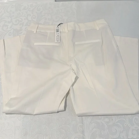 Alice + Olivia “Janis” Low Rise Crop Flare Pants. Ladies 6 - Picture 11 of 16